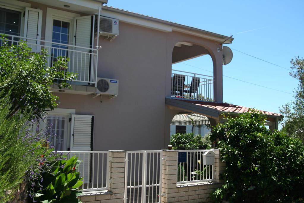 Apartments Soldo Pinezići Exteriör bild